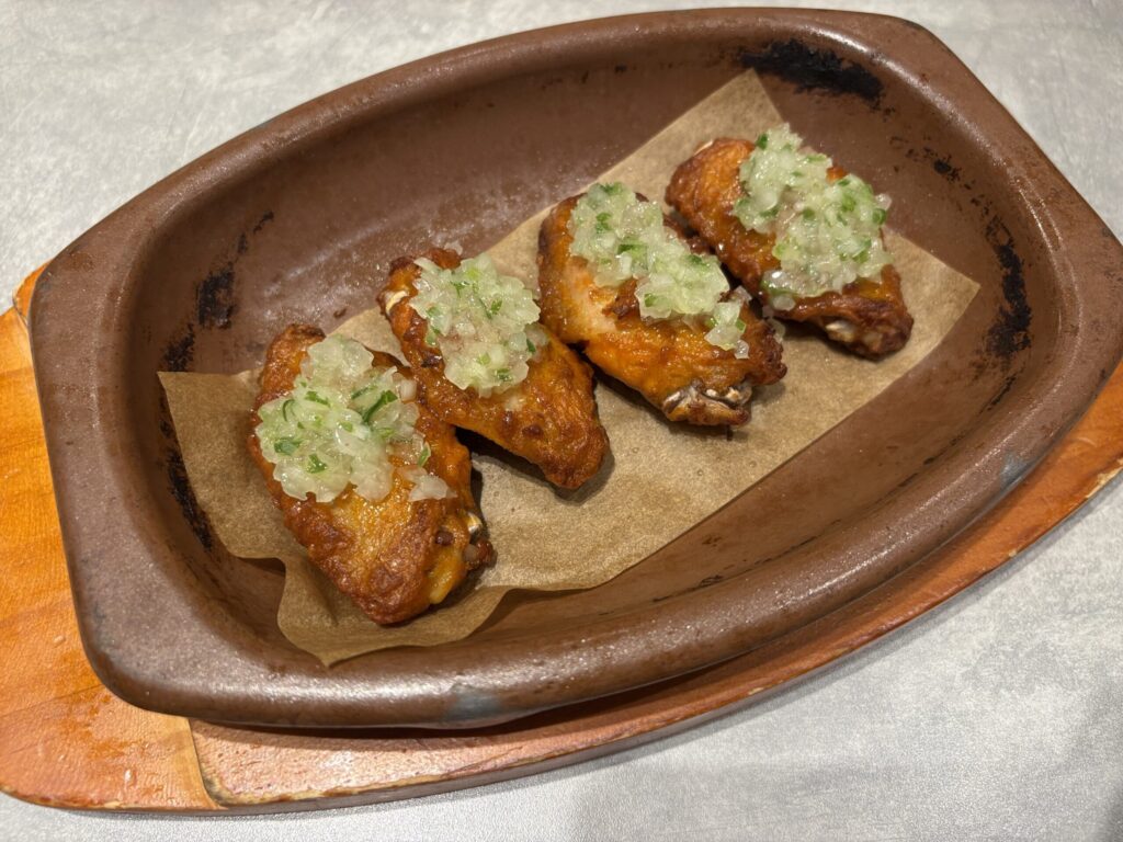 辛味チキンの野菜ソース乗せ