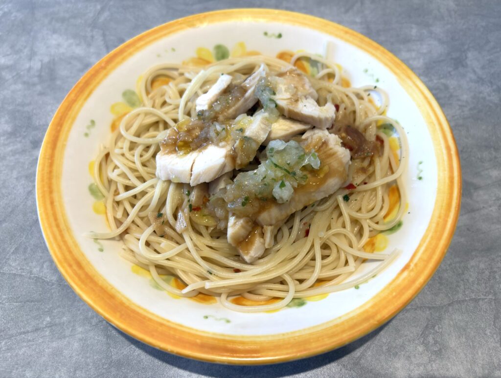 蒸し鶏ペペロンチーノ